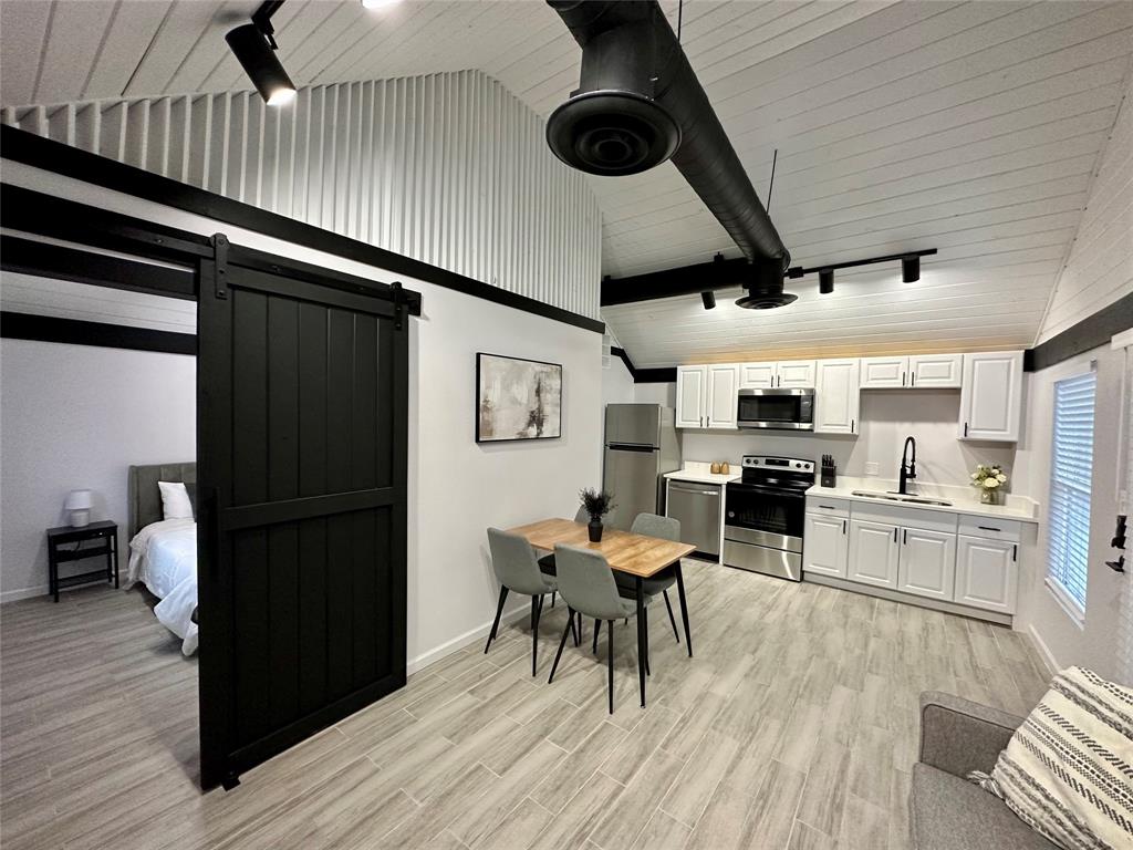 3345 8th Avenue, Unit SIDEAPARTMENT Fort Worth, TX 76110 - Photo 3 of 20