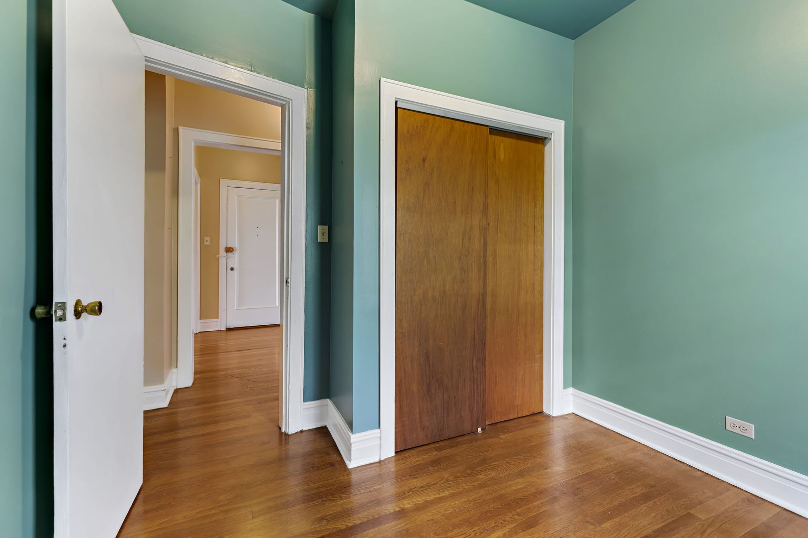 6255 North Sheridan Road, Unit 36 Chicago, IL 60660 - Photo 18 of 25 an empty room with wooden floor and closet