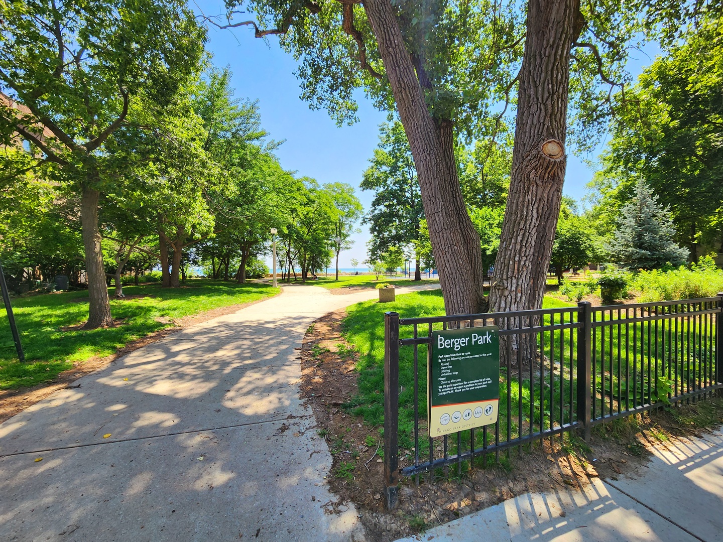 6255 North Sheridan Road, Unit 36 Chicago, IL 60660 - Photo 23 of 25 a view of a park with a tree in the park