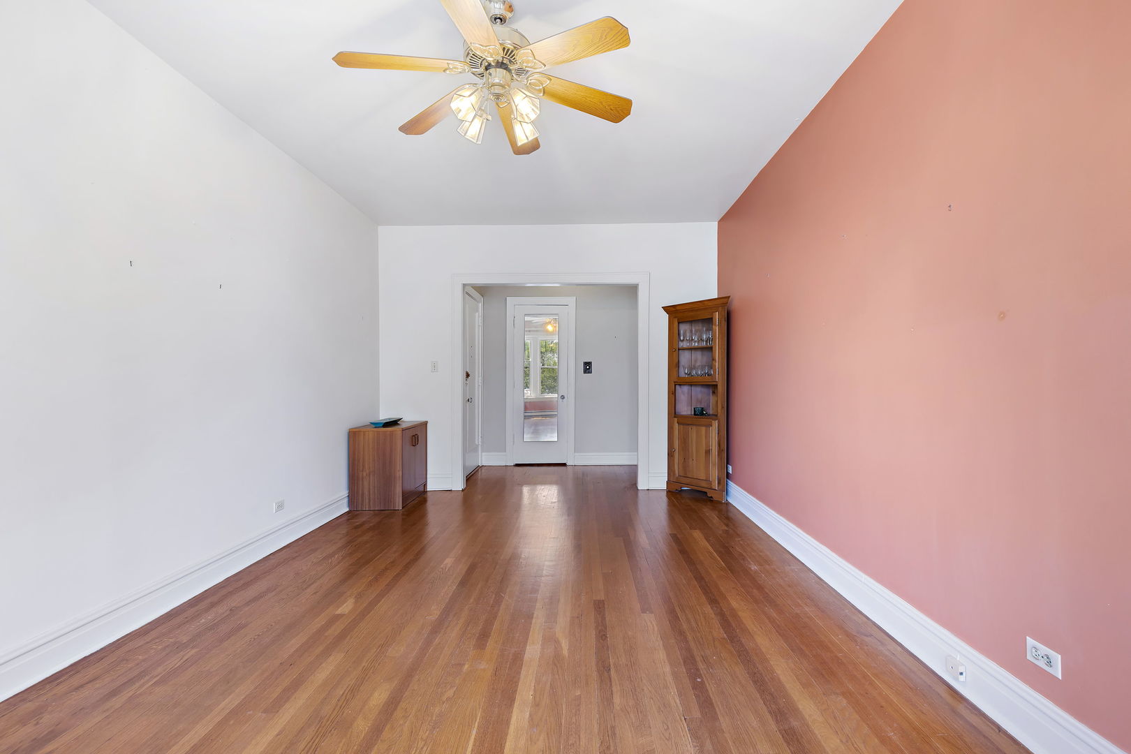 6255 North Sheridan Road, Unit 36 Chicago, IL 60660 - Photo 7 of 25 a view of empty room with wooden floor