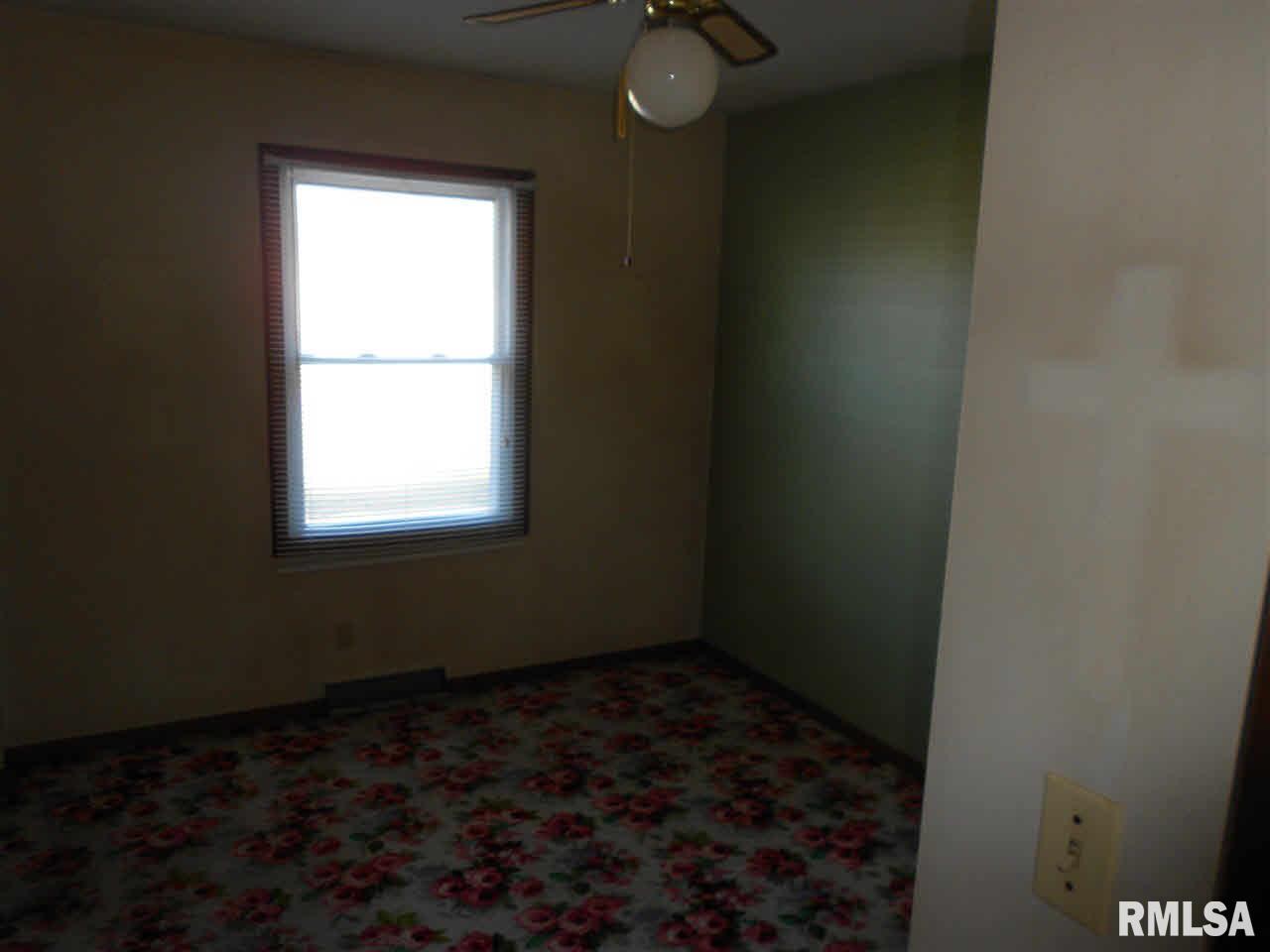 725 Middle Road Camanche, IA 52730 - Photo 12 of 17 Gallery Image 12