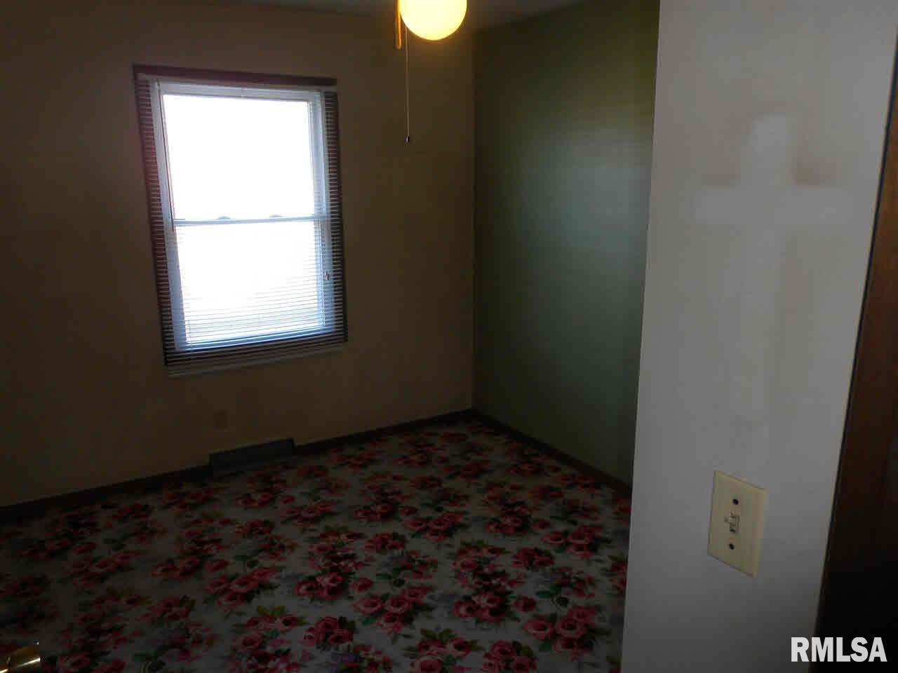 725 Middle Road Camanche, IA 52730 - Photo 13 of 17 Gallery Image 13