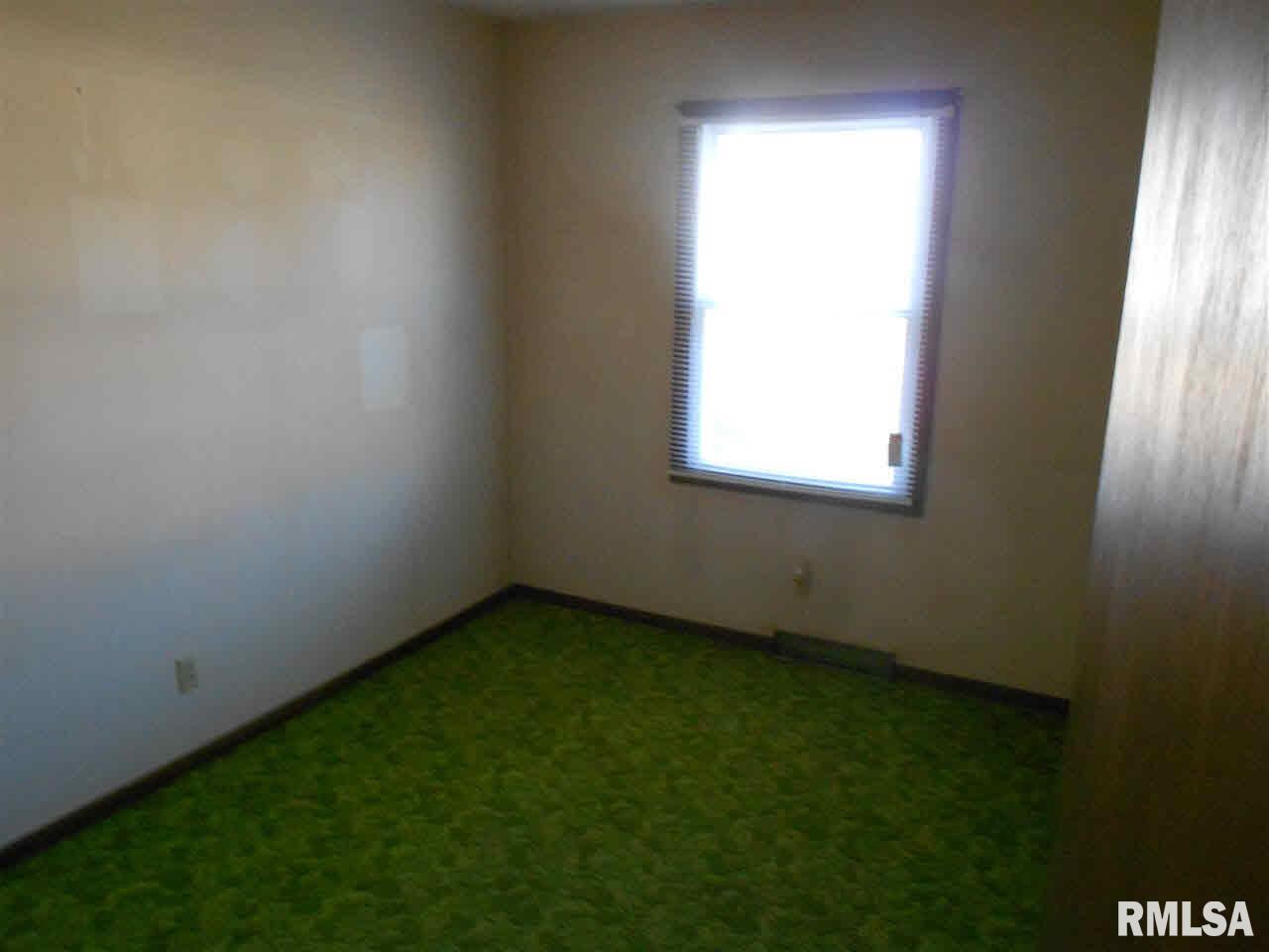 725 Middle Road Camanche, IA 52730 - Photo 14 of 17 Gallery Image 14