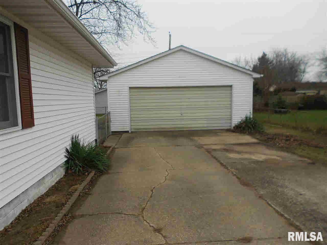 725 Middle Road Camanche, IA 52730 - Photo 16 of 17 Gallery Image 16