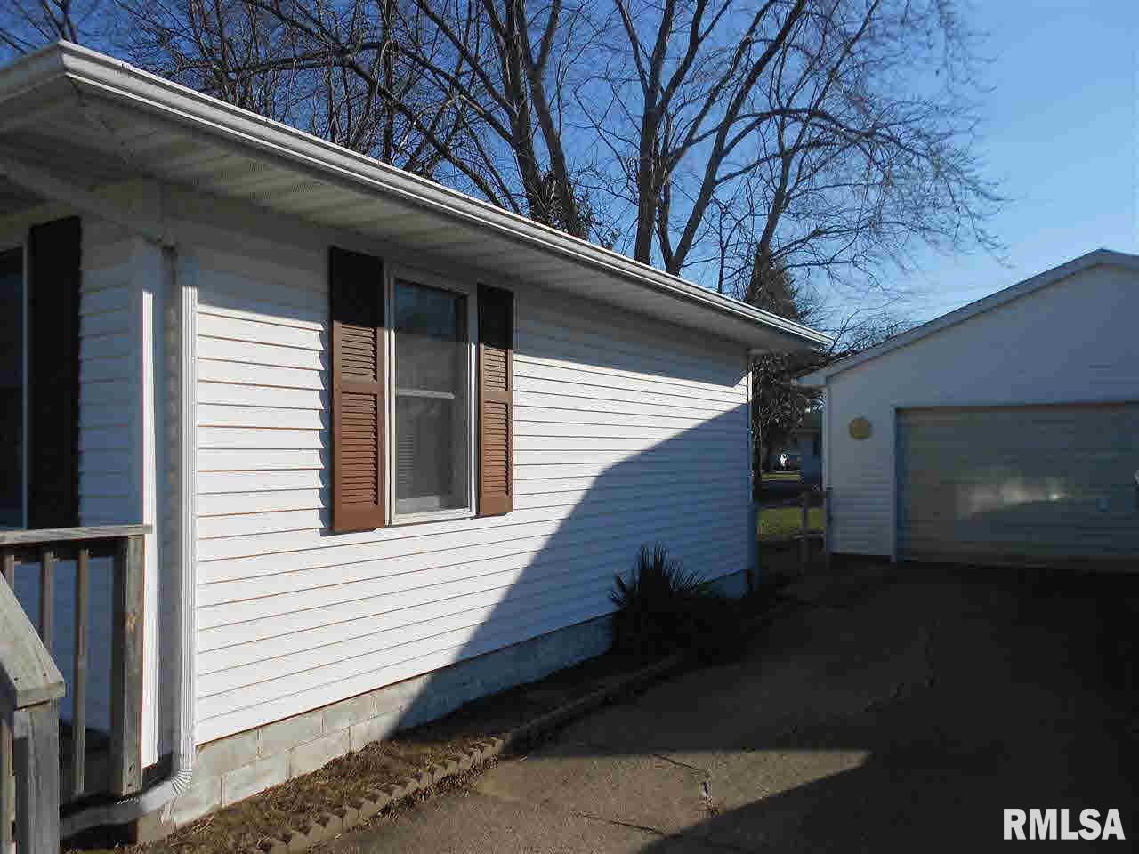725 Middle Road Camanche, IA 52730 - Photo 3 of 17 Gallery Image 3