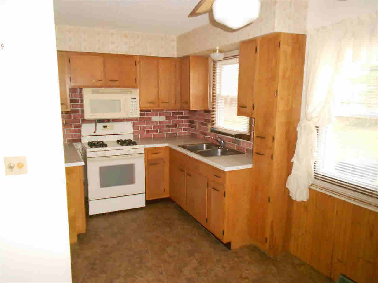 725 Middle Road Camanche, IA 52730 - Photo 6 of 17 Gallery Image 6