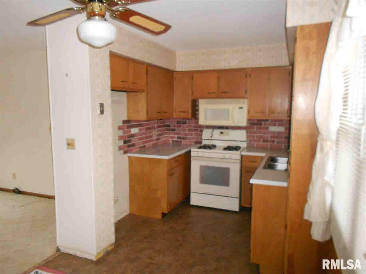 725 Middle Road Camanche, IA 52730 - Photo 7 of 17 Gallery Image 7