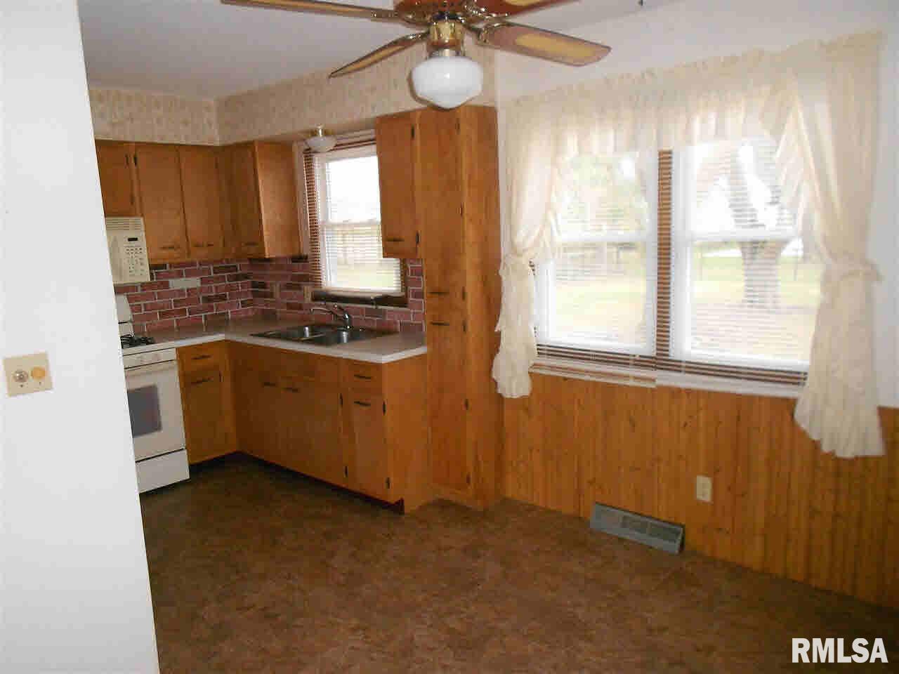 725 Middle Road Camanche, IA 52730 - Photo 9 of 17 Gallery Image 9