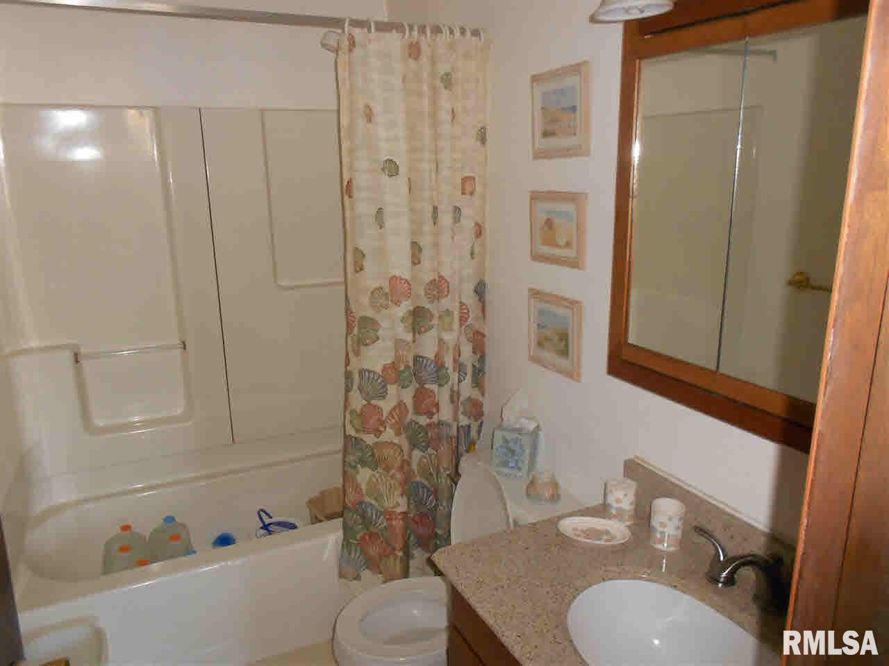 725 Middle Road Camanche, IA 52730 - Photo 10 of 17 Gallery Image 10