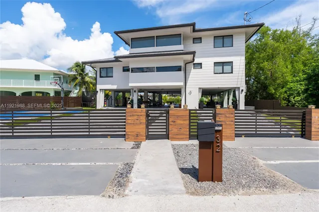 $3,325,000 | 32 North Bounty Lane, Key Largo, FL 33037