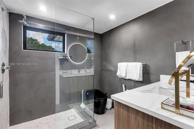 a en suite bathroom with a double vanity sink and a mirror