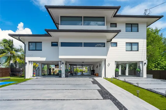 $3,325,000 | 32 North Bounty Lane, Key Largo, FL 33037