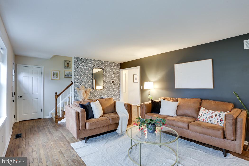 573 Marshall Drive Westminster, MD 21157 - Photo 4 of 36 upstairs living area