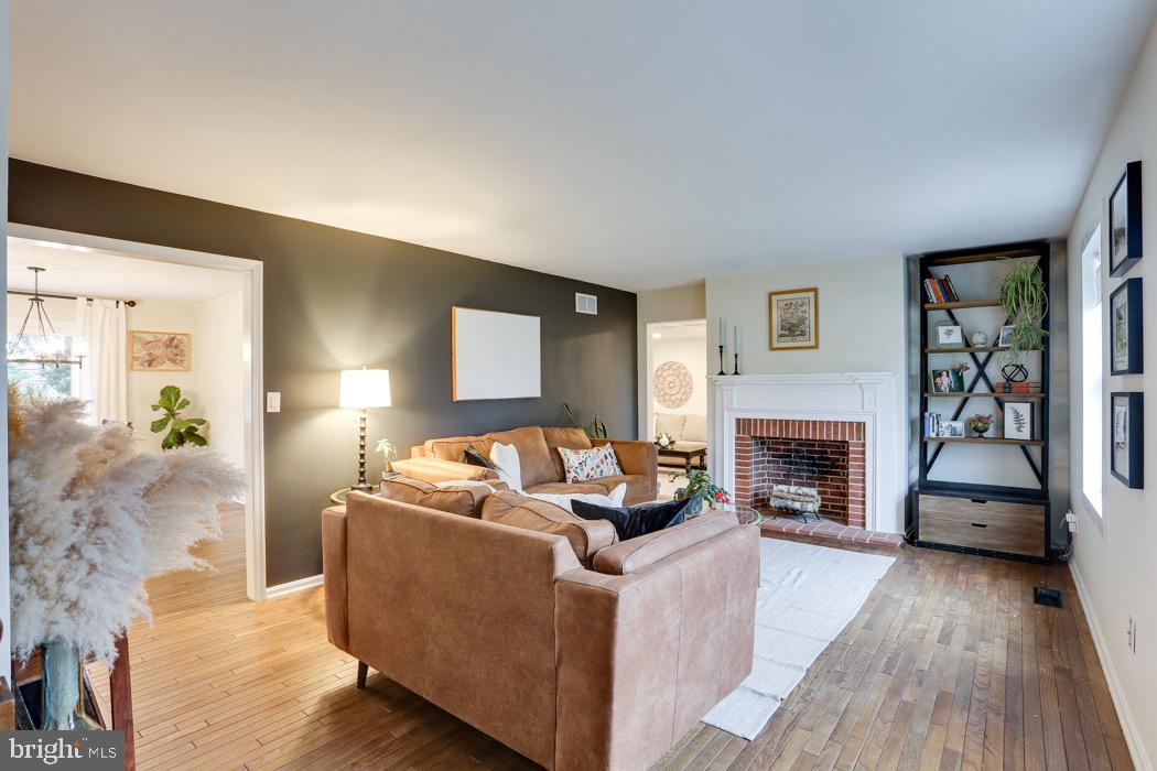 573 Marshall Drive Westminster, MD 21157 - Photo 5 of 36 upstairs living area