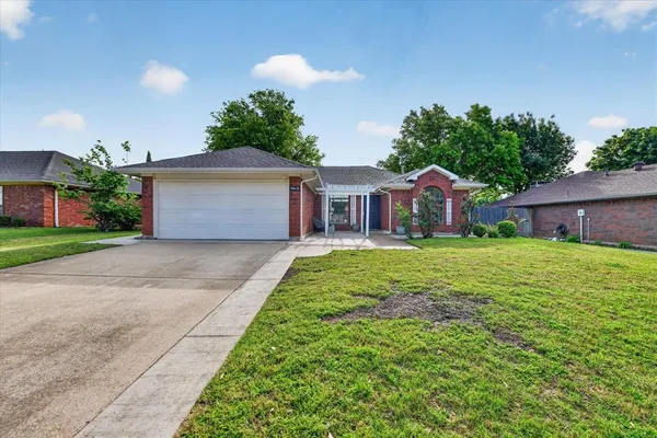 $328,900 | 2613 Parkview Drive, Corinth, TX 76210