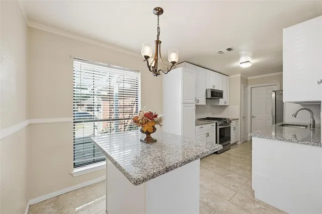 $323,900 | 2613 Parkview Drive, Corinth, TX 76210