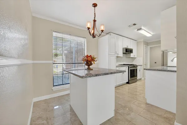 $328,900 | 2613 Parkview Drive, Corinth, TX 76210