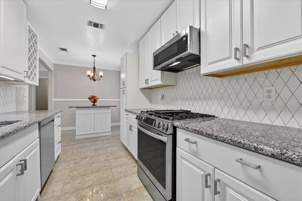 $328,900 | 2613 Parkview Drive, Corinth, TX 76210