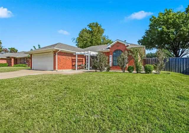 $323,900 | 2613 Parkview Drive, Corinth, TX 76210