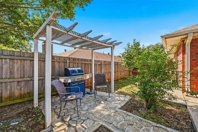 $323,900 | 2613 Parkview Drive, Corinth, TX 76210