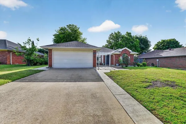 $328,900 | 2613 Parkview Drive, Corinth, TX 76210