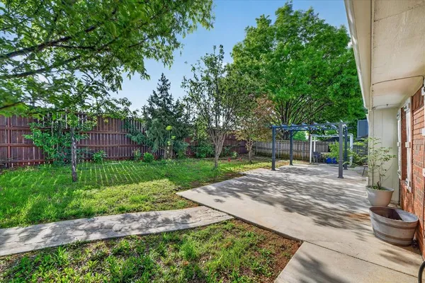 $328,900 | 2613 Parkview Drive, Corinth, TX 76210