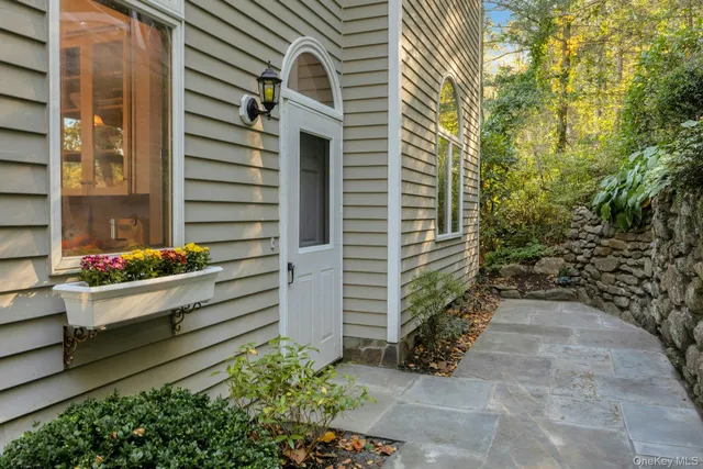 $1,295,000 | 39 Knapp Road, South Salem, NY 10590