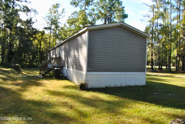 a view of back yard of the house