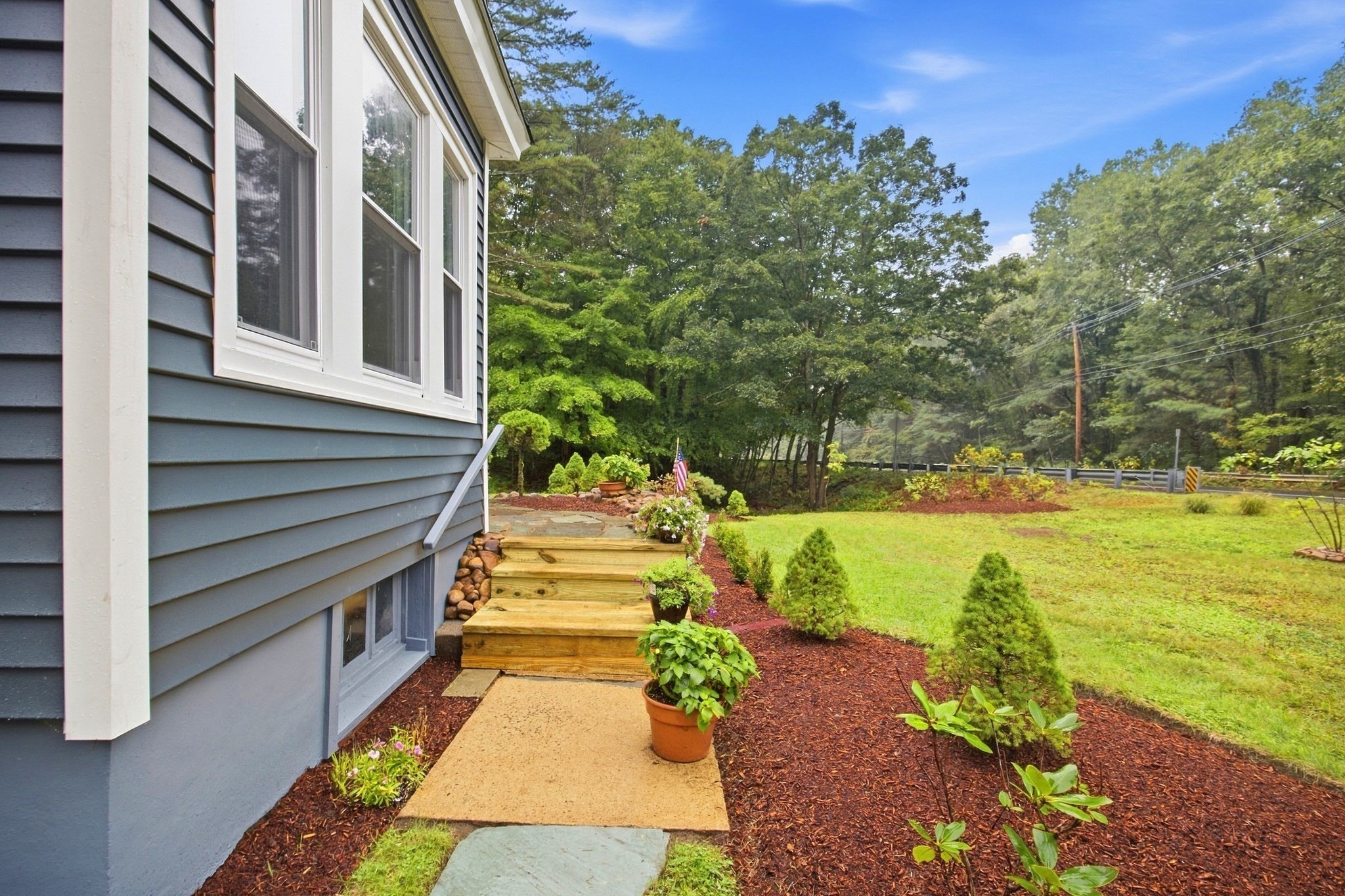 583 Main Street Warren, MA 01083 - Photo 3 of 39 Gallery Image 3