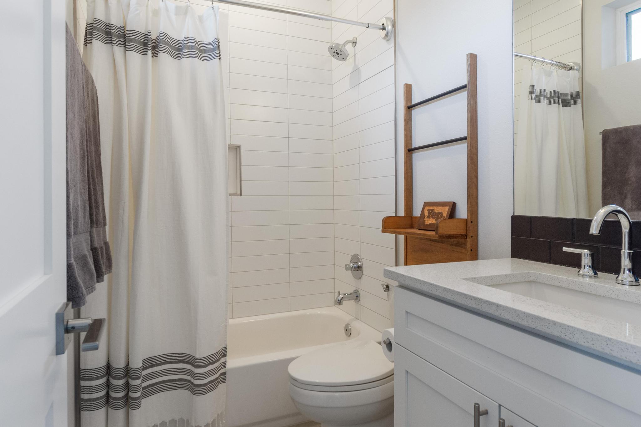 1177 Pandora Street, Unit B Austin, TX 78702 - Photo 18 of 30 Full bathroom featuring vanity and shower / tub combo