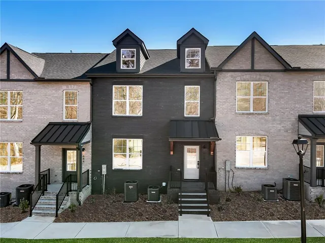 $599,900 | 634 Oakleaf Grove Lane, Suwanee, GA 30024