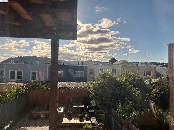 $999,000 | 1423 Quesada Avenue, San Francisco, CA 94124