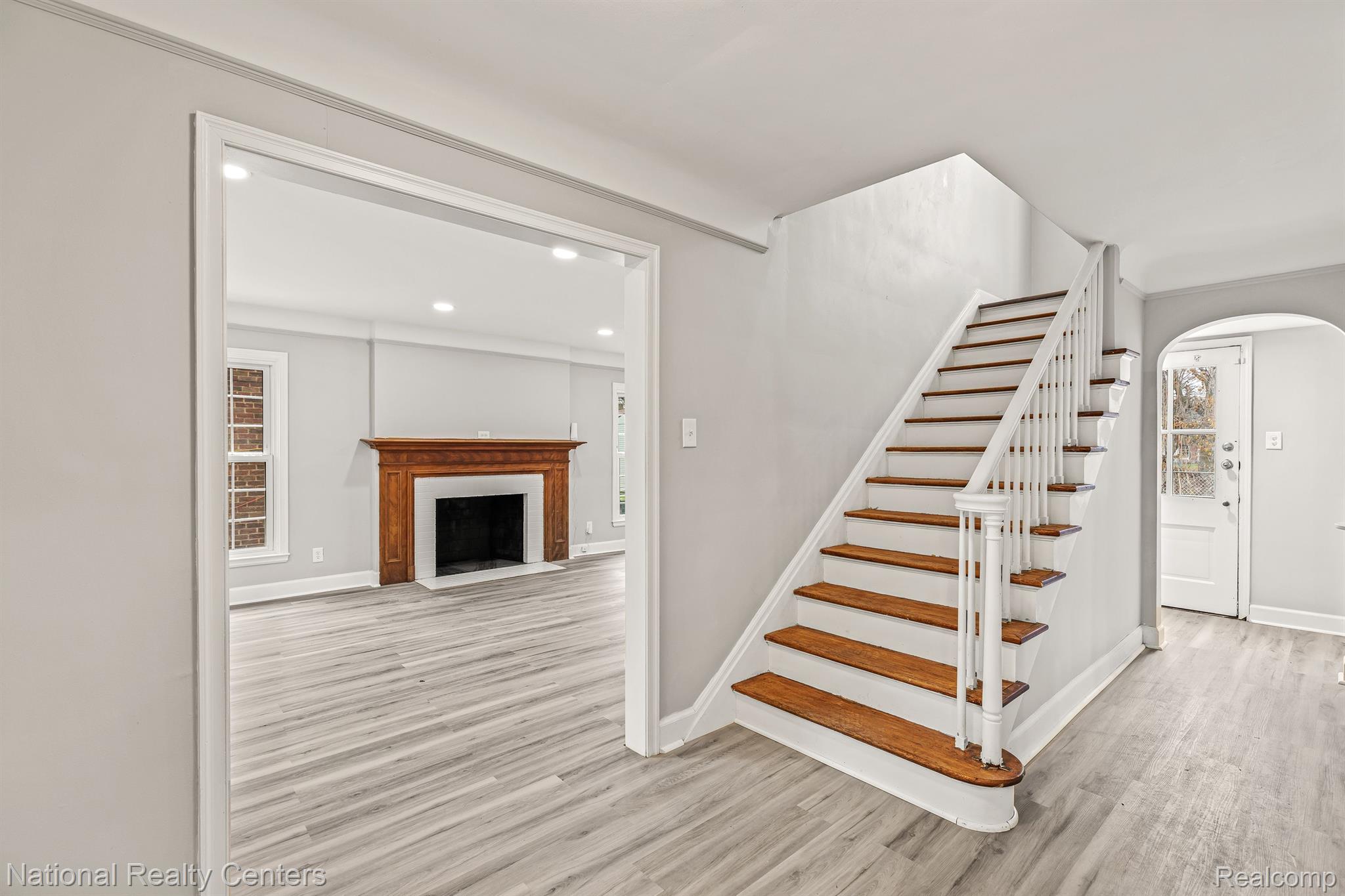 15063 Greenview Road Detroit, MI 48223 - Photo 4 of 24 Gallery Image 4