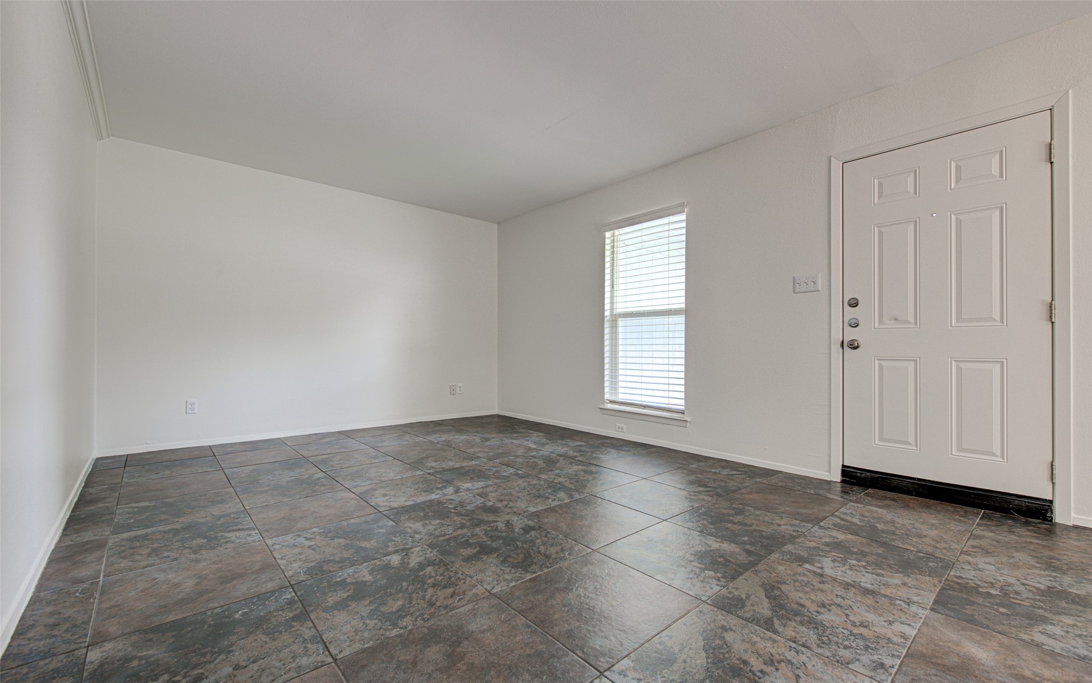 1403 Click Cove, Unit A Austin, TX 78758 - Photo 3 of 16 Photos prior to current tenant.
Tile flooring