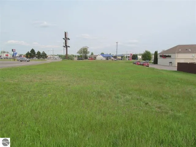 $249,900 | 3910 South Mackinaw Trail, Cadillac, MI 49601