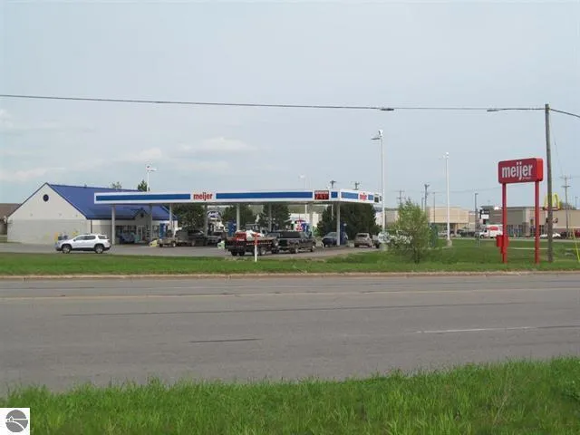 $249,900 | 3910 South Mackinaw Trail, Cadillac, MI 49601