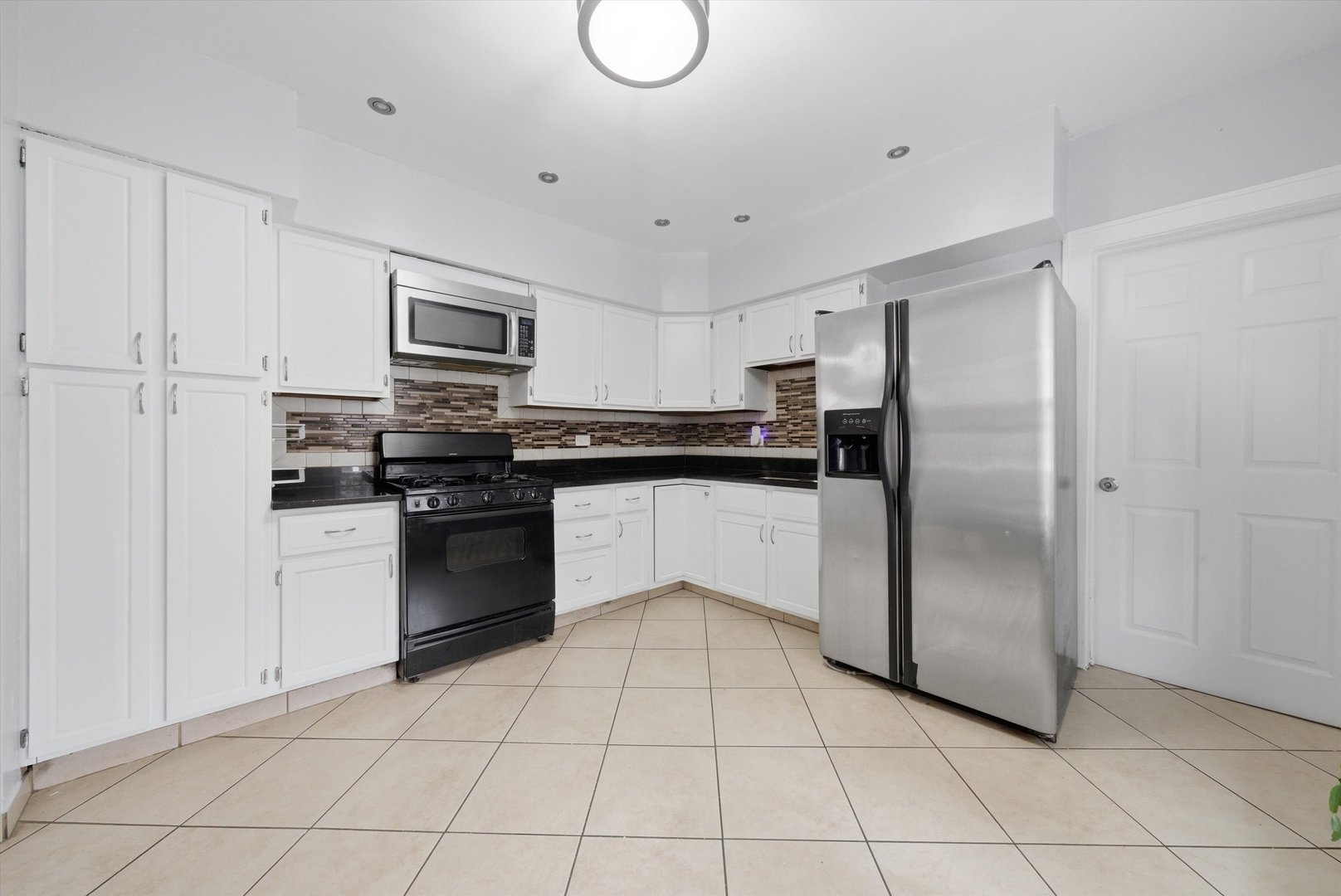 6409 Fairfield Avenue Berwyn, IL 60402 - Photo 7 of 34