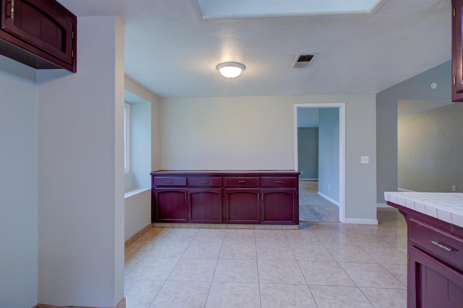 3772 Duke Court Merced, CA 95348 - Photo 15 of 40 a spacious bathroom with a granite countertop sink and a bathtub