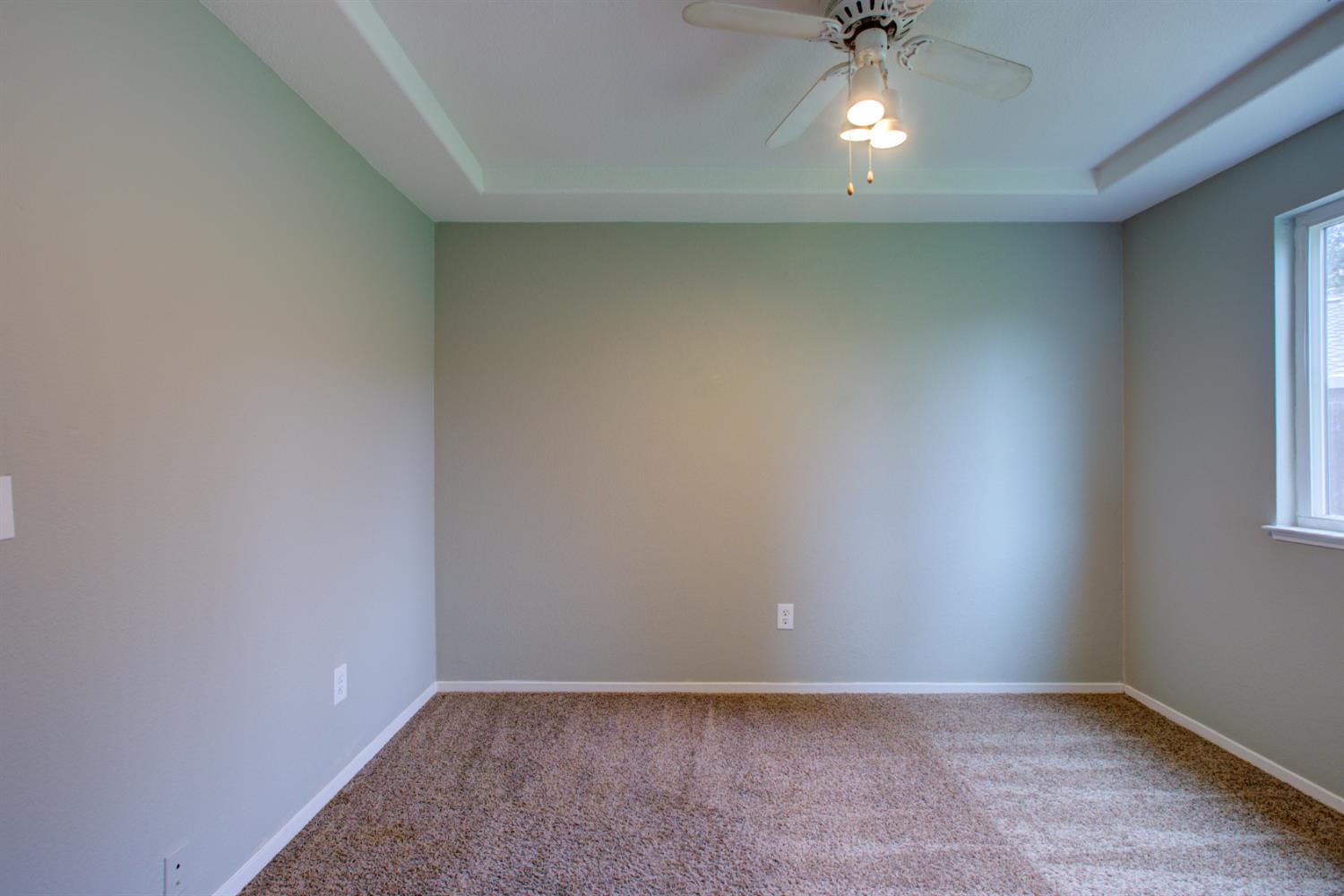 3772 Duke Court Merced, CA 95348 - Photo 22 of 40 an empty room with a window