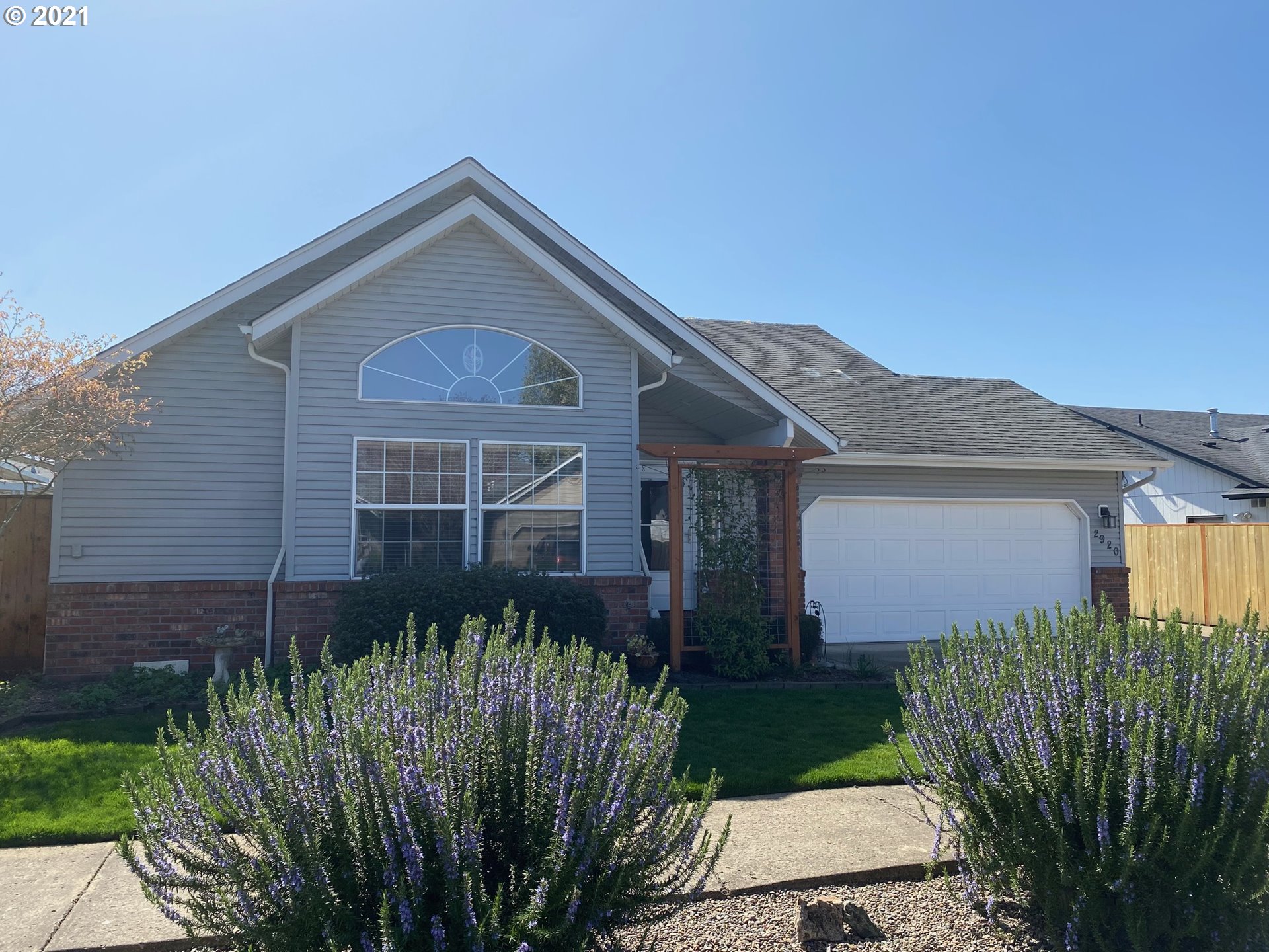 2920 Brett Loop Eugene, OR 97404 - Photo 1 of 17 Gallery Image 1