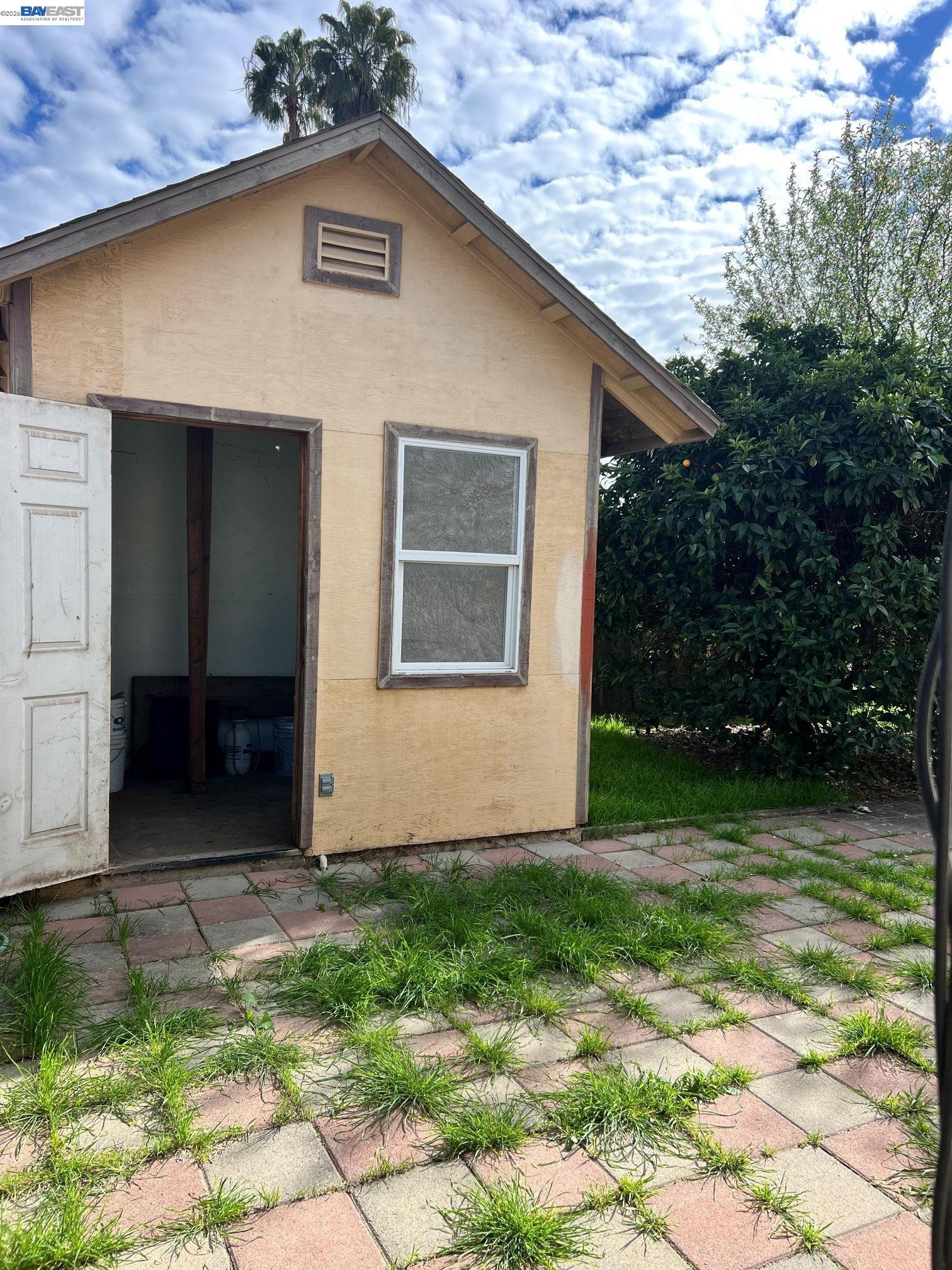 192 Torvend Way Patterson, CA 95363 - Photo 26 of 29 a front view of house with yard