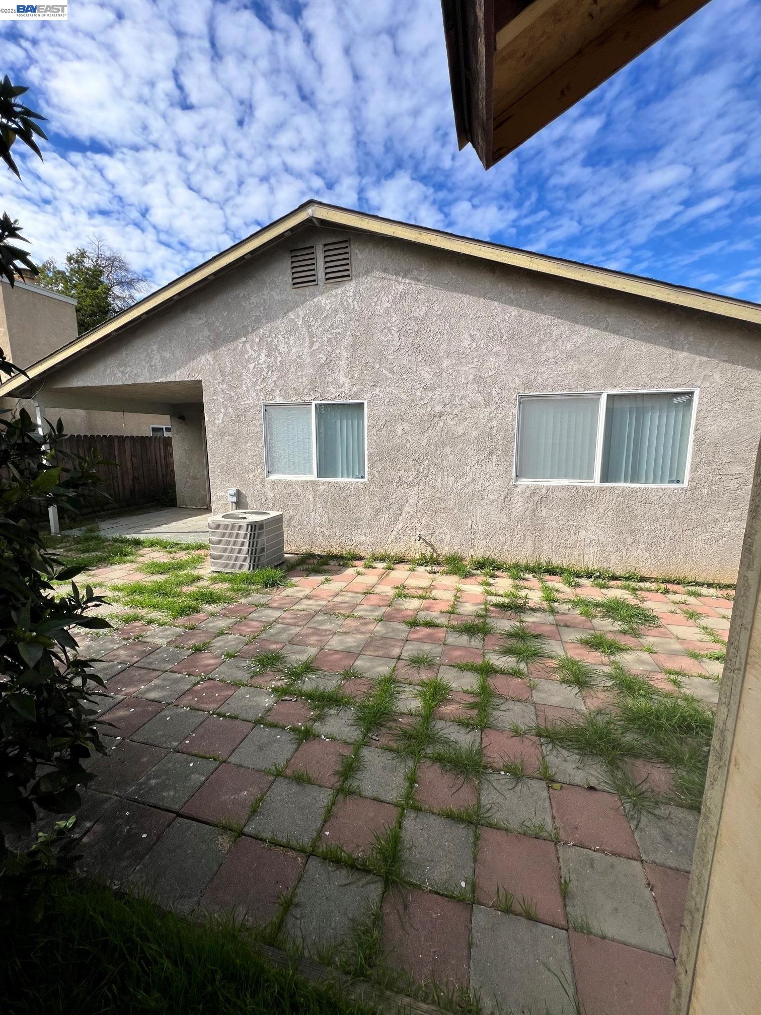 192 Torvend Way Patterson, CA 95363 - Photo 28 of 29 a view of a backyard of the house