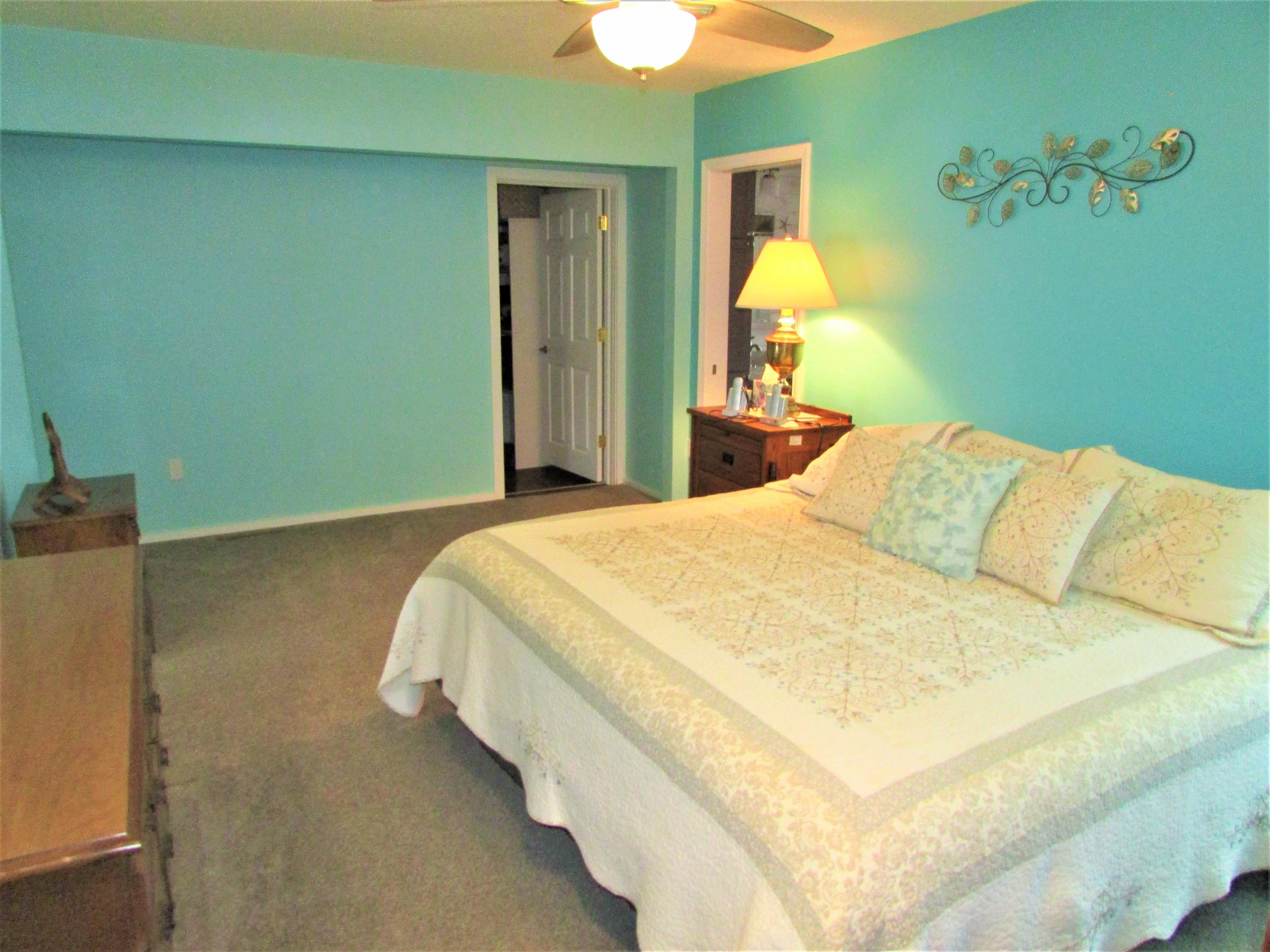 13520 Fenton Fenton, MI 48430 - Photo 17 of 37 50105182-16.JPG