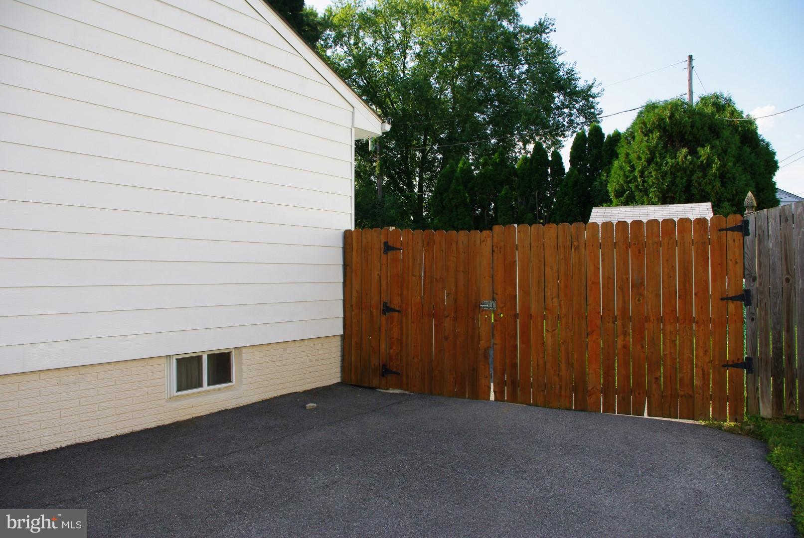 103 Embleton Road Owings Mills, MD 21117 - Photo 9 of 27 Fence/Gate