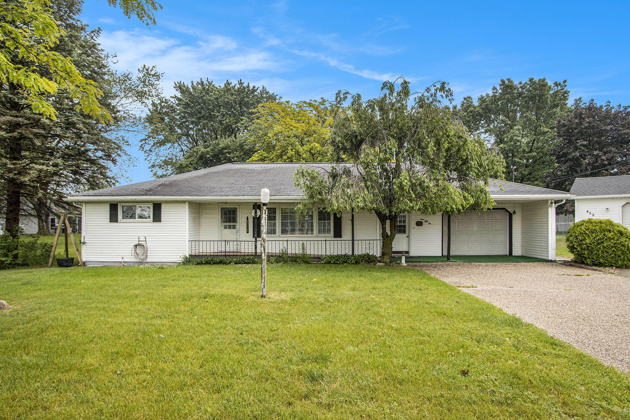 452 Long Lake Road Colon, MI 49040 - Photo 2 of 37 002_452longlake_49_315