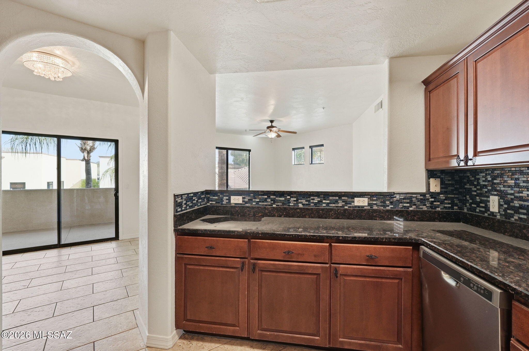 2550 East River Road, Unit 1203 Tucson, AZ 85718 - Photo 17 of 39 Kitchen