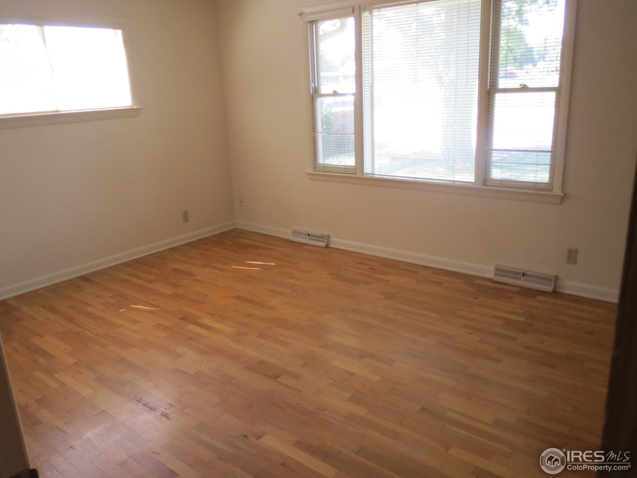 723 East Prospect Road Fort Collins, CO 80525 - Photo 10 of 18 an empty room with a window