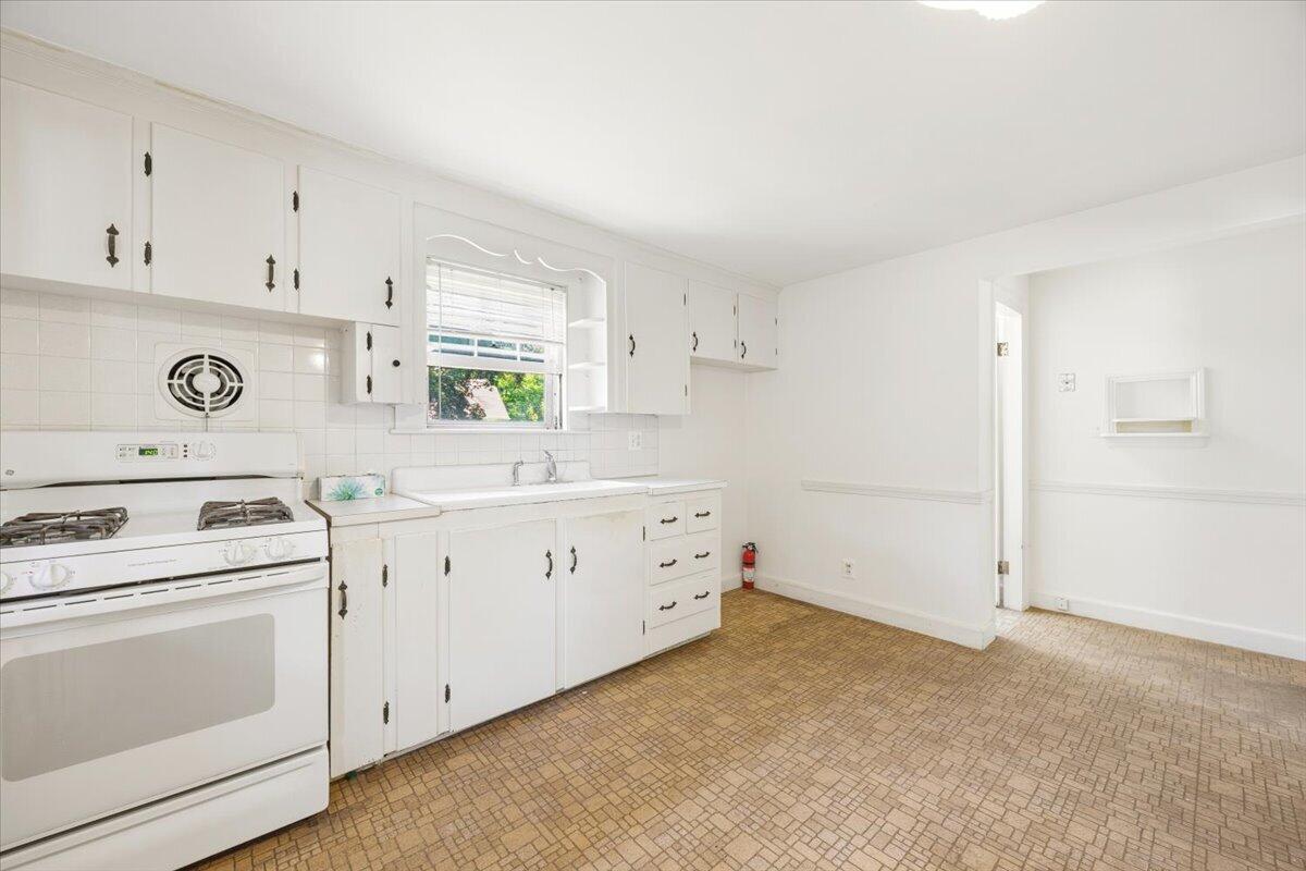 53 Churchill Road South Portland, ME 04106 - Photo 4 of 24 05-53 Churchill-5