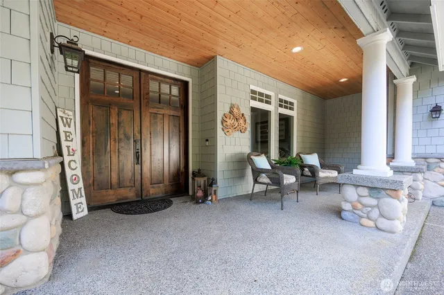 a view of a lobby with patio