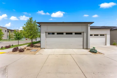 $710,000 | 4453 East Parkcenter Boulevard, Boise, ID 83716